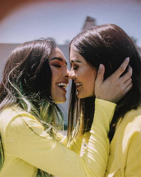 chicas desnudandose lesbianas